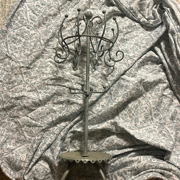 Spinning jewelry rack - Picture 1 of 3